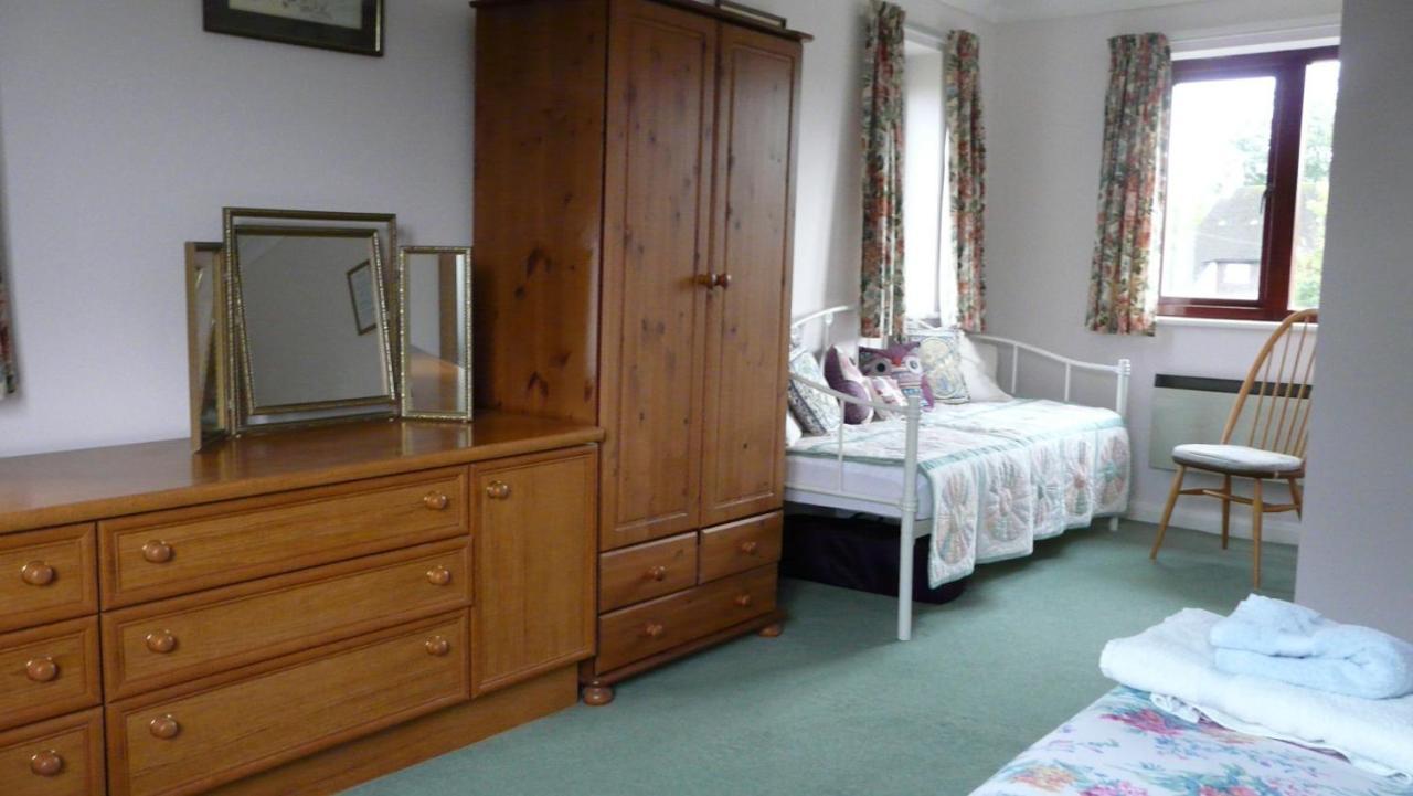 Bramley Cottage Holidays Chichester Exteriör bild